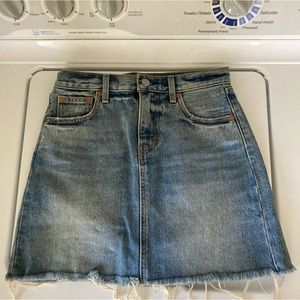 Womens Levi’s Blue Denim Mini Skirt size 25 raw hem